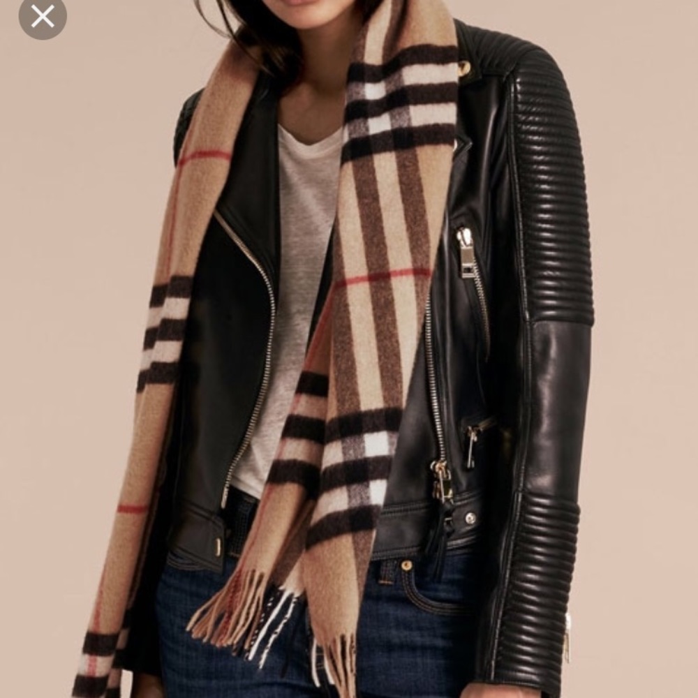 [NWT] Burberry Classic CDSC Shawl/Scarf - Picture 8 of 8